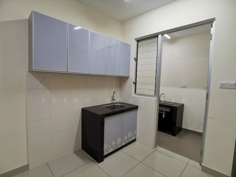 Service Residence for Sale at Platinum Lake PV 21 - Zheng Hong Tan - Kitchen - PropertyGuru.com.my