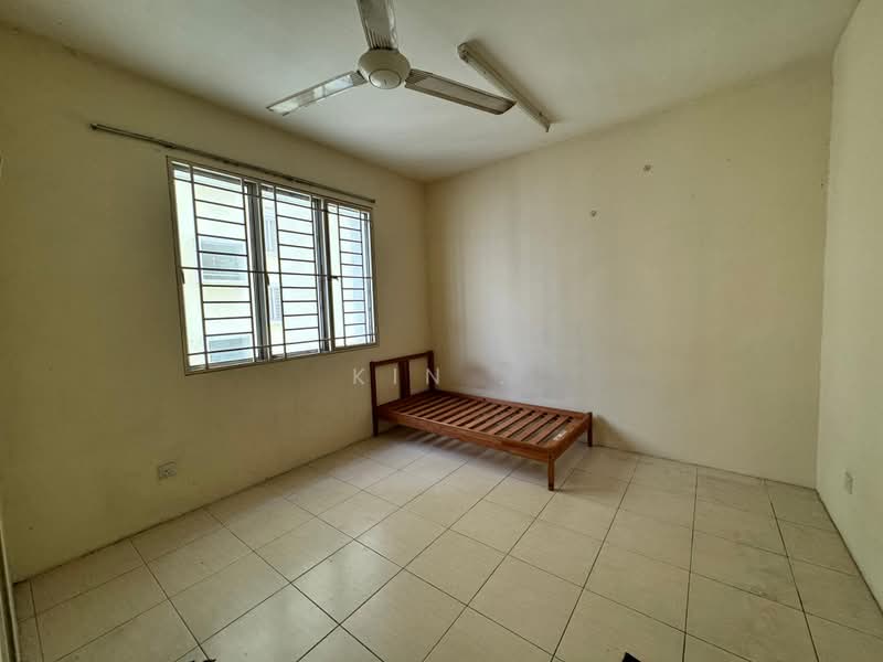 Kondominium untuk Dijual di Platinum Lake PV 10 - Kin L - Bedroom - PropertyGuru.com.my