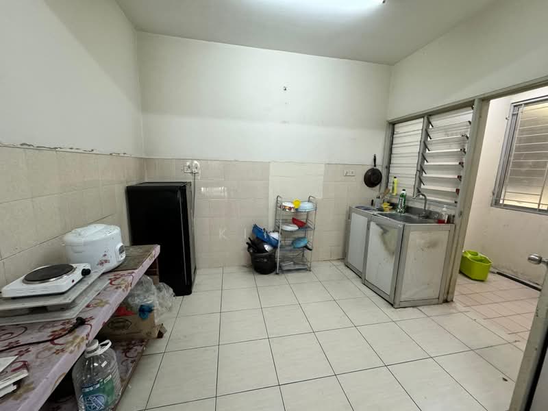 Kondominium untuk Dijual di Platinum Lake PV 10 - Kin L - Kitchen - PropertyGuru.com.my