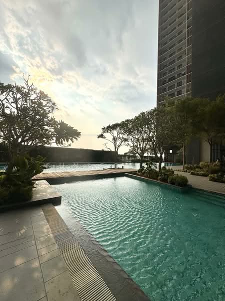 Servis Apartment untuk Disewa di Emporis - Eunice Law - Pool - PropertyGuru.com.my