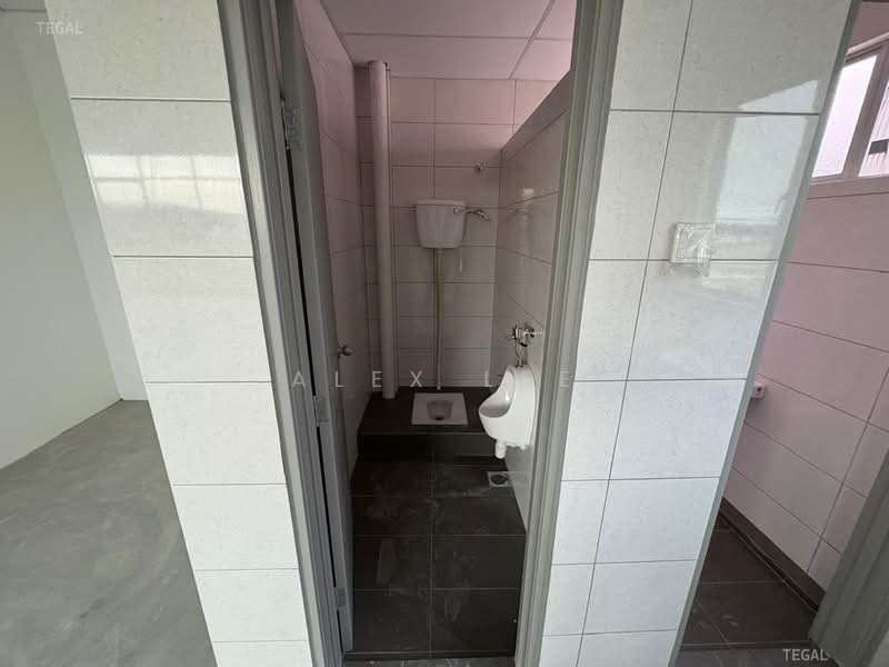 Gudang untuk Disewa di Shah Alam (Selangor) - Alex Lee - Bathroom - PropertyGuru.com.my