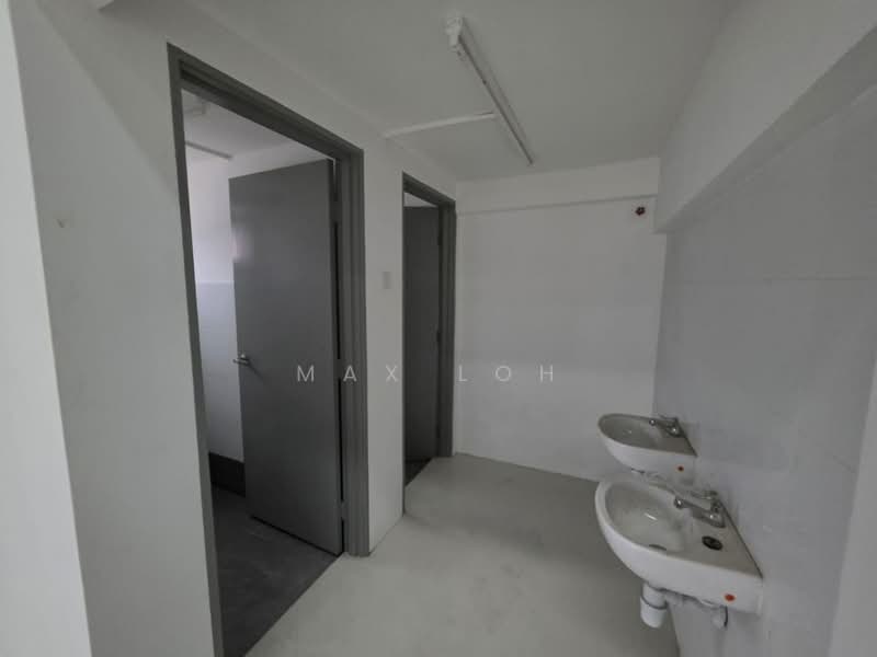 Kilang untuk Disewa di Johor Bahru (Johor) - Max Loh - Bathroom - PropertyGuru.com.my