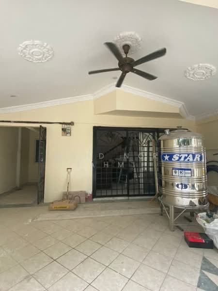 Rumah Teres 2 Tingkat untuk Dijual di Seksyen 27 (Shah Alam) - Mohd Nor Fahmi - Entrance - PropertyGuru.com.my