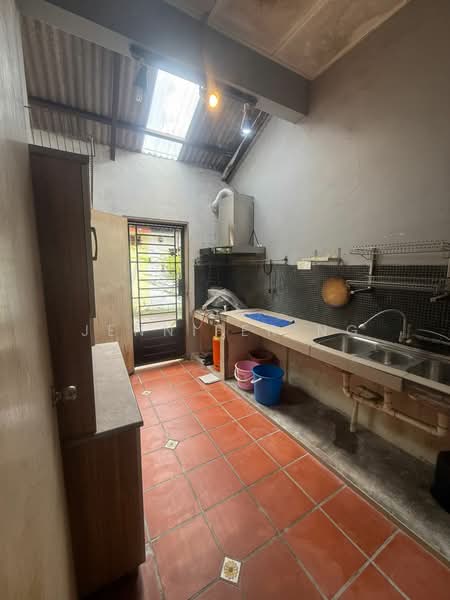 1-storey Terraced House for Sale in Taman Setia Indah (Tebrau) - Jennifer Ng - Kitchen - PropertyGuru.com.my
