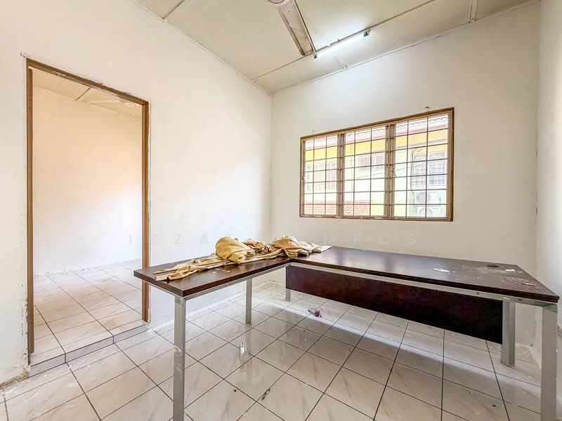 Rumah Teres 2 Tingkat untuk Dijual di Seksyen 13 (Shah Alam) - Izzat Zamros - PropertyGuru.com.my