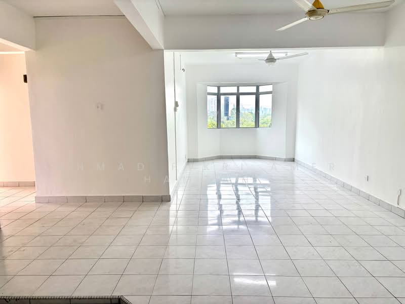 Kondominium untuk Dijual di Subang Ville Aman Luxury Condominiums - Ahmad Fikri Amer Hamzah - Living Room - PropertyGuru.com.my