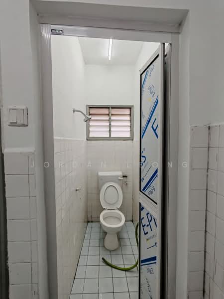 Rumah Flat untuk Disewa di Taman Kosas - Jordan Leong - Bathroom - PropertyGuru.com.my