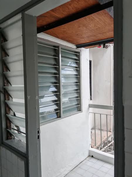 Rumah Flat untuk Disewa di Taman Kosas - Yam Yi Han - Balcony - PropertyGuru.com.my
