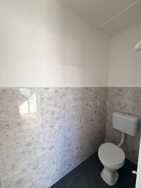 Rumah Teres 2 Tingkat untuk Dijual di Taman Sejati (Labis) - Marcus Tey - Bathroom - PropertyGuru.com.my