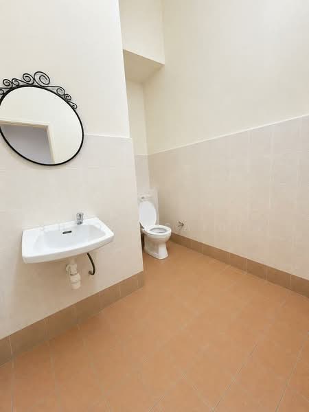 Rumah Kluster untuk Dijual di Alam Suria (Puncak Alam) - Shiqin Saidin - Bathroom - PropertyGuru.com.my