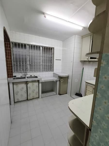 Flat for Sale at Flat Taman Ungku Tun Aminah - Min Kong - Kitchen - PropertyGuru.com.my