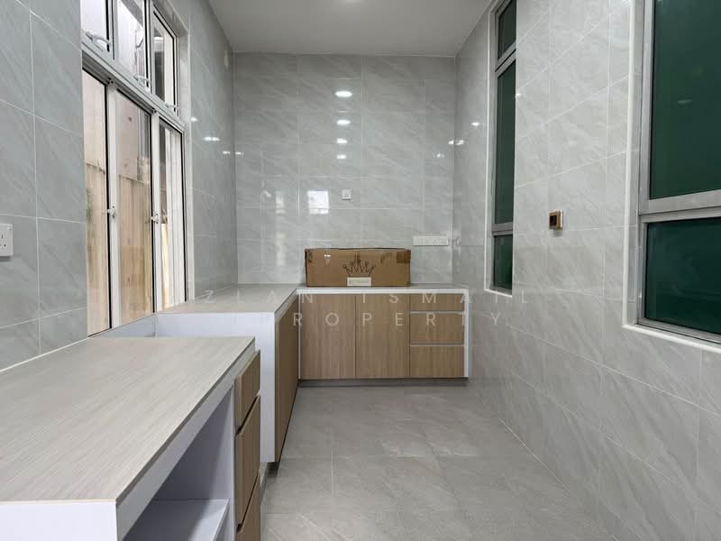 Rumah Berkembar untuk Dijual di Taman Nusa Bestari (Iskandar Puteri (Nusajaya)) - Azlan Ismail aiproperty - Kitchen - PropertyGuru.com.my