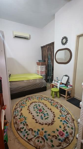 2-storey Terraced House for Sale in D'alpinia (Puchong) - Sa'a Nordin - Bedroom - PropertyGuru.com.my