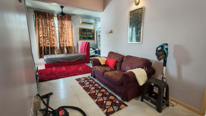 2-storey Terraced House for Sale in D'alpinia (Puchong) - Sa'a Nordin - Living Room - PropertyGuru.com.my