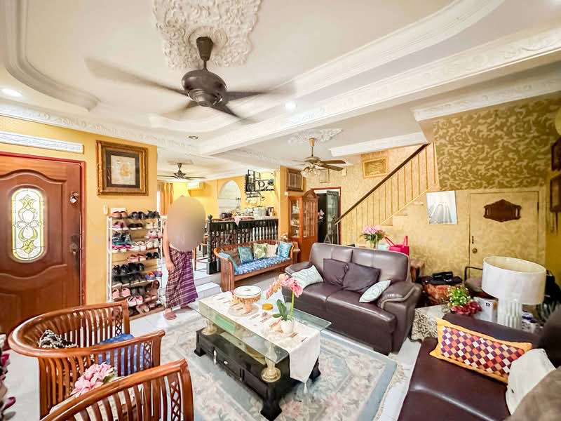 Rumah Banglo untuk Dijual di Kampung Nakhoda (Selayang) - Masnizah Arifin - Living Room - PropertyGuru.com.my