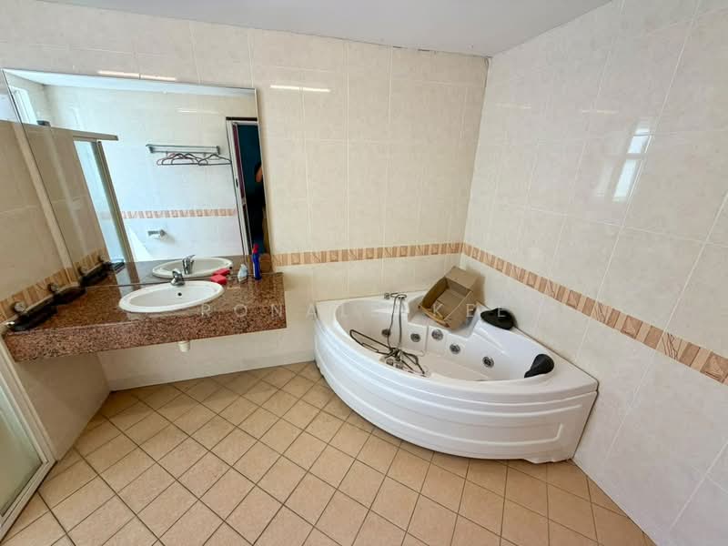 Condominium for Rent at Putra Marine Resort - Ronald Kee - Bathroom - PropertyGuru.com.my