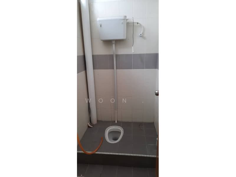 Shop for Rent in Tangga Batu (Tanjong Kling) - Woon . - Bathroom - PropertyGuru.com.my