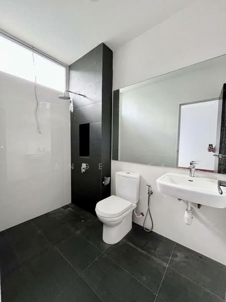 Semi-Detached House for Rent in Senibong (Permas Jaya) - Angel Lee - Bathroom - PropertyGuru.com.my