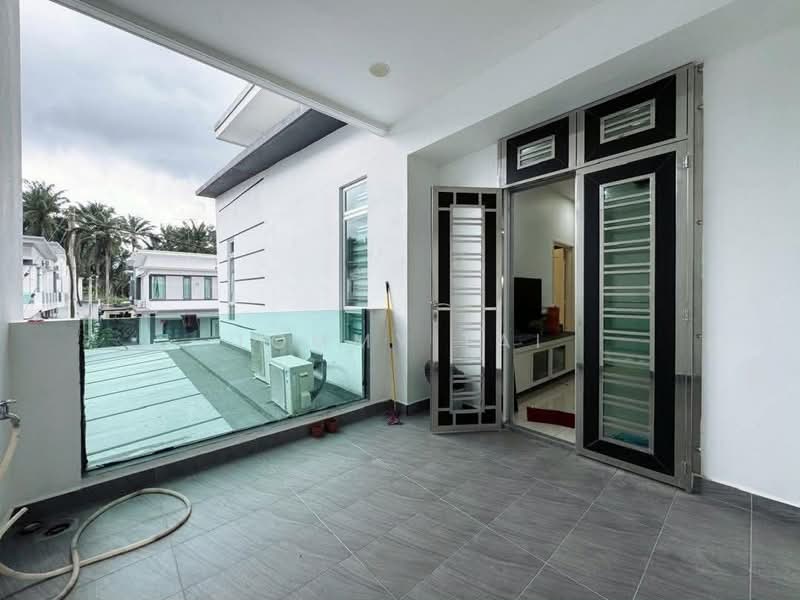 Cluster House for Sale in Taman Lagenda Putra (Kulai) - Tommy Tai - Balcony - PropertyGuru.com.my
