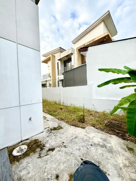 Semi-Detached House for Sale in Bandar Tasik Kesuma (Beranang) - Azli Ibrahim - Exterior - PropertyGuru.com.my