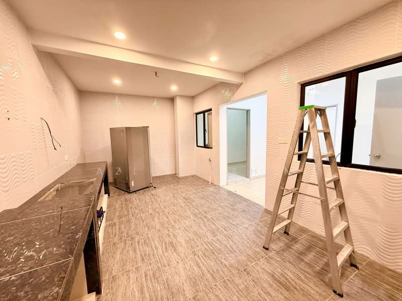 Semi-Detached House for Sale in Bandar Tasik Kesuma (Beranang) - Azli Ibrahim - Kitchen - PropertyGuru.com.my