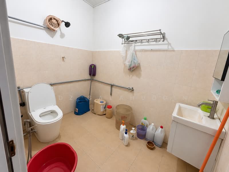 Rumah Banglo untuk Dijual di Taman Sri Andalas (Klang) - Mudz Salahuddin - Bathroom - PropertyGuru.com.my