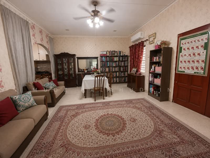 Rumah Banglo untuk Dijual di Taman Sri Andalas (Klang) - Mudz Salahuddin - Living Room - PropertyGuru.com.my