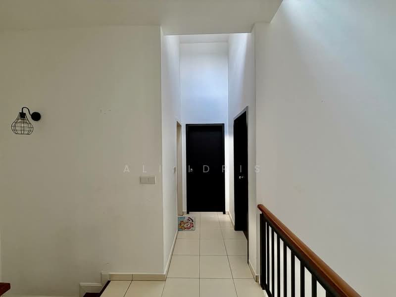 Rumah Teres 2 Tingkat untuk Dijual di Semenyih (Selangor) - Ali Idris - Corridor - PropertyGuru.com.my