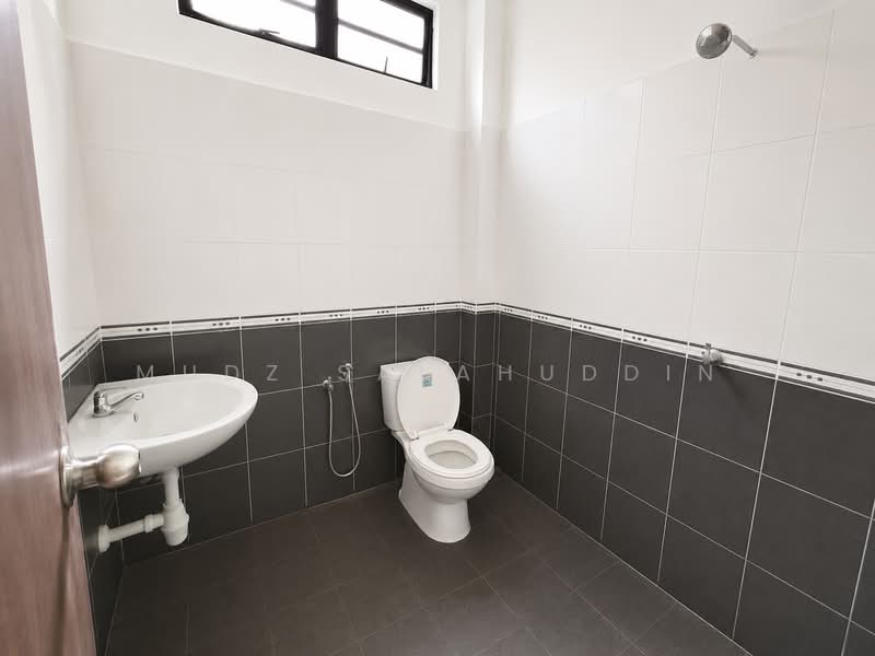Bungalow for Sale in Taman Astana Indah (Bangi) - Mudz Salahuddin - Bathroom - PropertyGuru.com.my