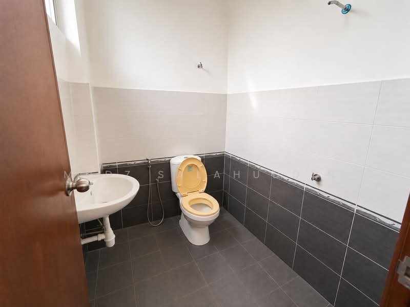 Bungalow for Sale in Taman Astana Indah (Bangi) - Mudz Salahuddin - Bathroom - PropertyGuru.com.my
