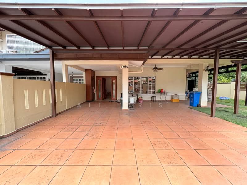 Rumah Teres 2 Tingkat untuk Dijual di Kota Kemuning (Shah Alam) - Ali Idris - Car Park - PropertyGuru.com.my