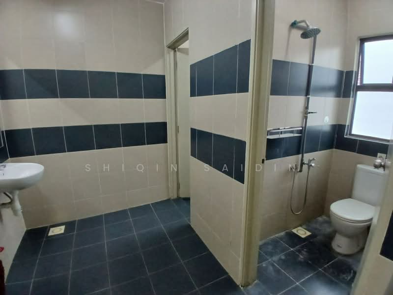 Shop / Office for Rent in Denai Alam (Shah Alam) - Shiqin Saidin - Bathroom - PropertyGuru.com.my