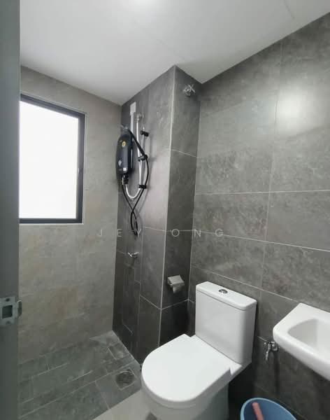 Servis Apartment untuk Disewa di Traders Park - Jey Ong - Bathroom - PropertyGuru.com.my