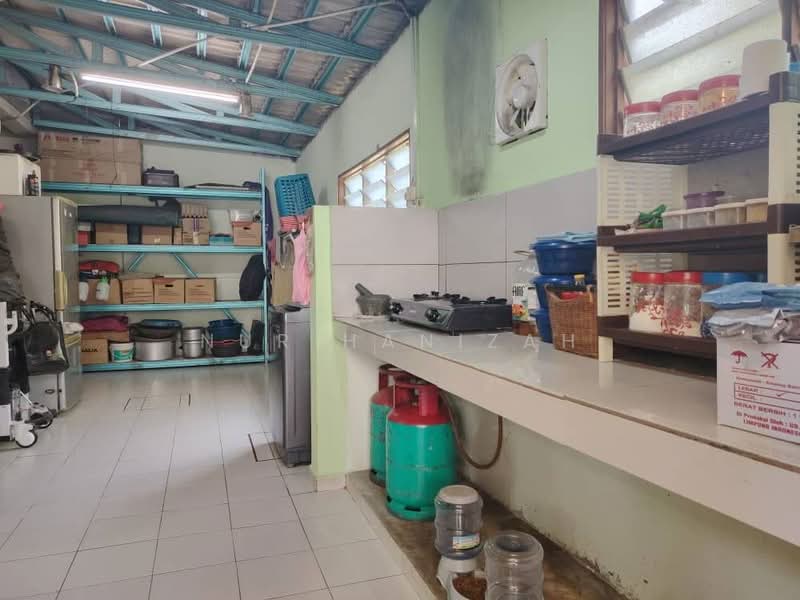 Rumah Berkembar untuk Dijual di Puncak Bestari (Puncak Alam) - Nur Hanizah - Kitchen - PropertyGuru.com.my