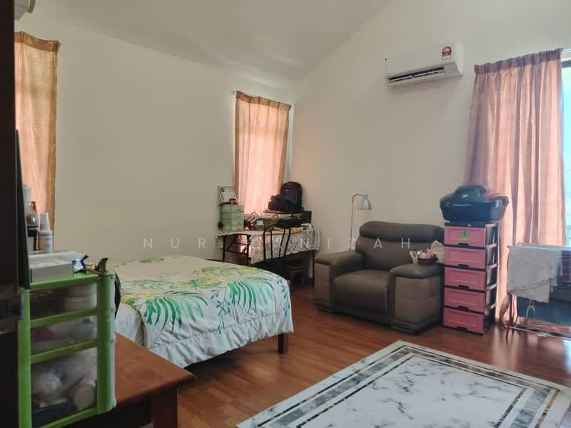 Rumah Berkembar untuk Dijual di Puncak Bestari (Puncak Alam) - Nur Hanizah - Bedroom - PropertyGuru.com.my