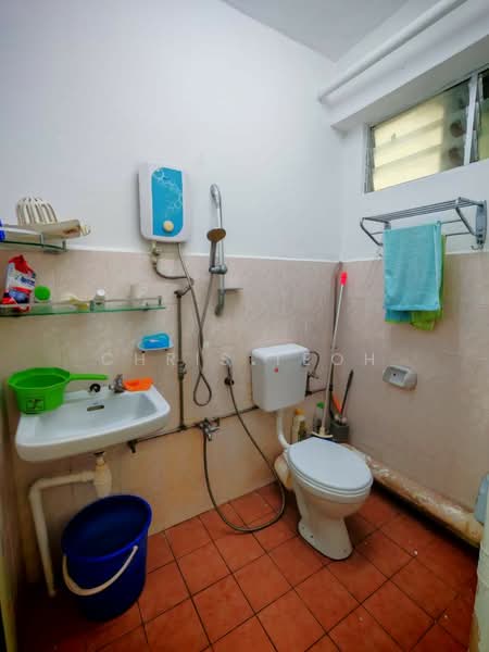 Pangsapuri untuk Dijual di Taman Kang Har Tong - Chris Teoh - Bathroom - PropertyGuru.com.my