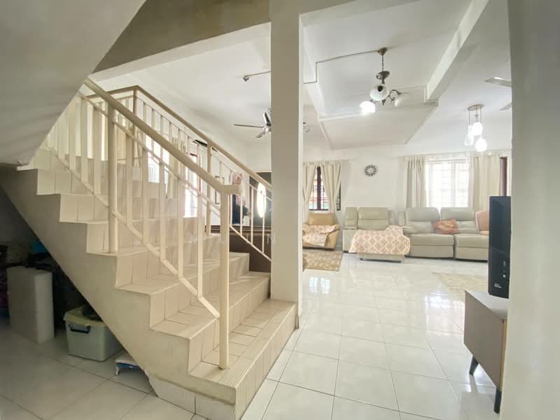 Rumah Teres 2 Tingkat untuk Dijual di Seksyen 7 (Shah Alam) - Muin Mn - Living Room - PropertyGuru.com.my