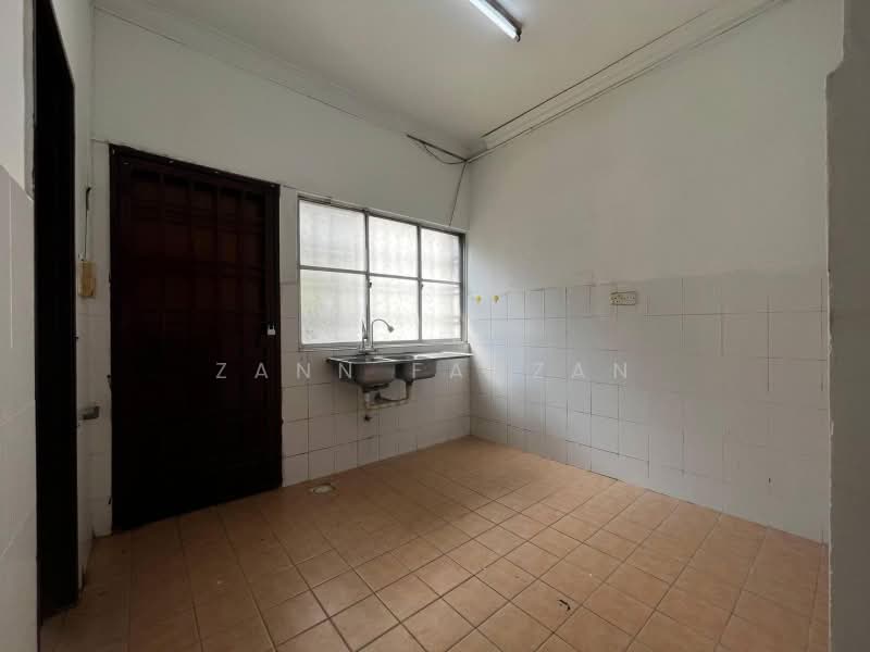 Terraced House for Sale in Taman Pinggiran Usj (Subang Jaya) - Zann Fauzan - Kitchen - PropertyGuru.com.my