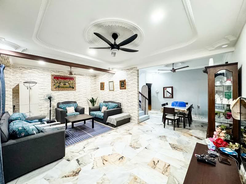 2-storey Terraced House for Sale in Taman Rakan Cheras (Cheras) - Azli Ibrahim - Living Room - PropertyGuru.com.my