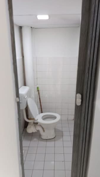 Rumah Flat untuk Dijual di Sri Cempaka - Mudz Salahuddin - Bathroom - PropertyGuru.com.my