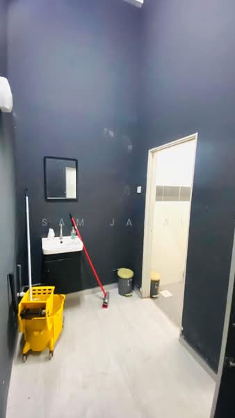 Shop for Rent in Kuantan (Pahang) - Sam Jamal - Bathroom - PropertyGuru.com.my