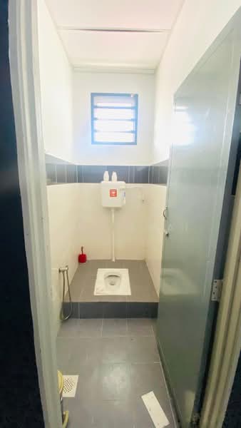 Shop for Rent in Kuantan (Pahang) - Sam Jamal - Bathroom - PropertyGuru.com.my