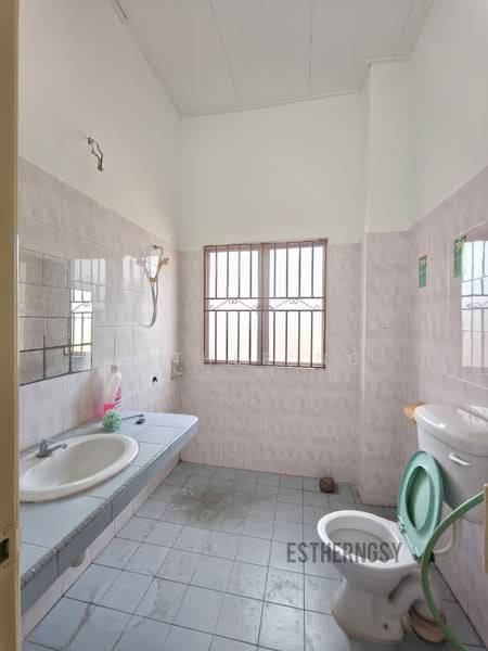 Rumah Teres 2 Tingkat untuk Dijual di Port Klang (Pelabuhan Klang) (Selangor) - Esther Ng - Bathroom - PropertyGuru.com.my