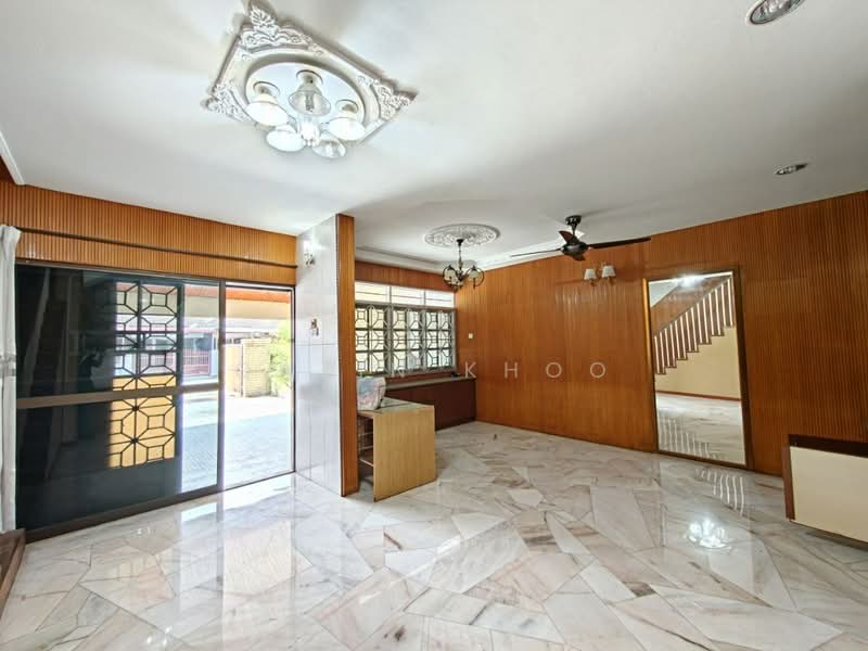 2-storey Terraced House for Sale in Taman Pertama (Ipoh) - Qazin Khoo - Living Room - PropertyGuru.com.my