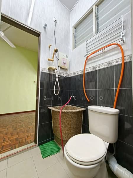 2-storey Terraced House for Sale in Taman Pertama (Ipoh) - Qazin Khoo - Bathroom - PropertyGuru.com.my