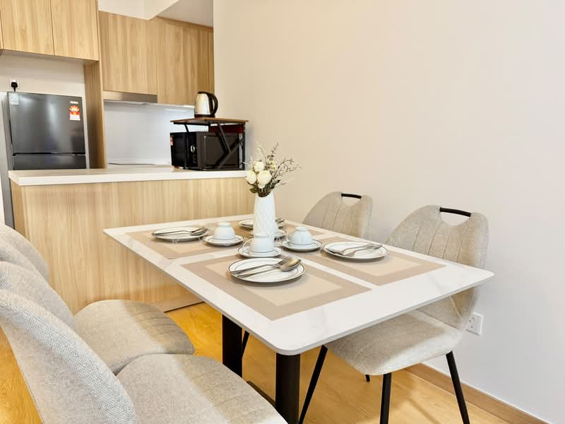 Service Residence for Rent at Maya Bay Residences @ Gamuda Cove - Krystal Lim - Dining Room - PropertyGuru.com.my