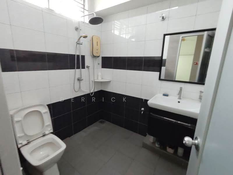 Rumah Berkembar untuk Dijual di Taman Tasik Utama (Bukit Katil) - Derrick Yee - Bathroom - PropertyGuru.com.my