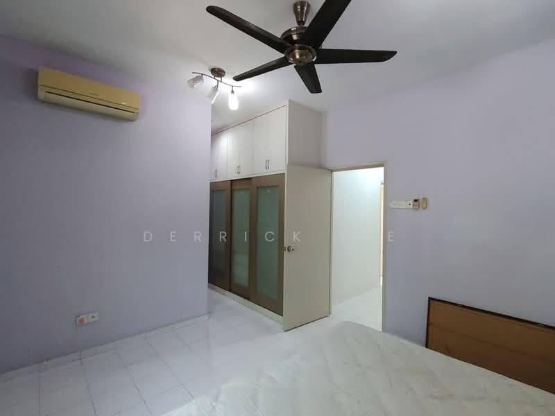 Rumah Berkembar untuk Dijual di Taman Tasik Utama (Bukit Katil) - Derrick Yee - Bedroom - PropertyGuru.com.my