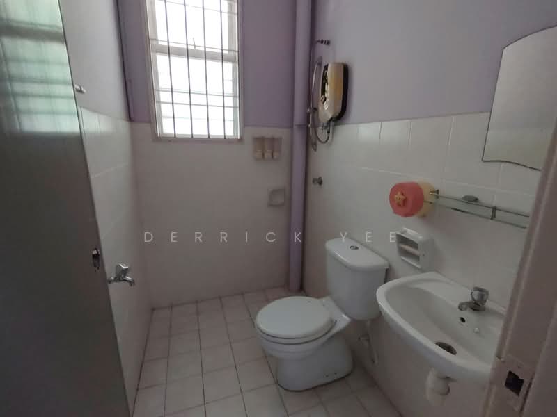 Rumah Berkembar untuk Dijual di Taman Tasik Utama (Bukit Katil) - Derrick Yee - Bathroom - PropertyGuru.com.my