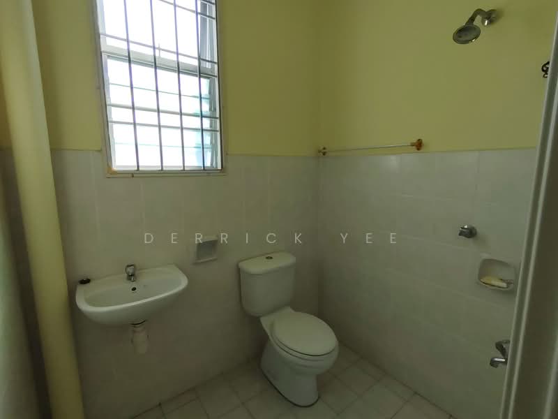Rumah Berkembar untuk Dijual di Taman Tasik Utama (Bukit Katil) - Derrick Yee - Bathroom - PropertyGuru.com.my